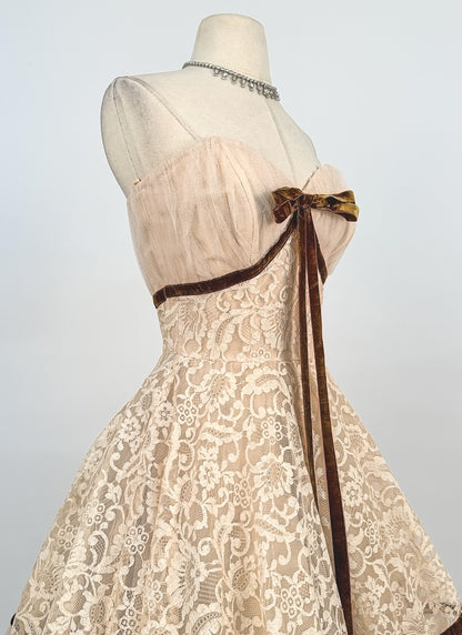 1950s Swoon Worthy Champagne Lace and Tulle Gown / Waist 26