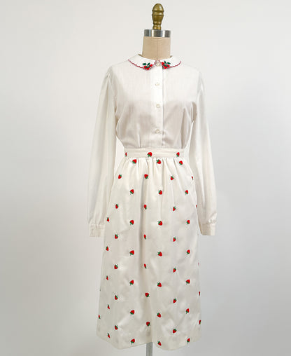 1960s Skirt with Embroidered Strawberries / Waist 26
