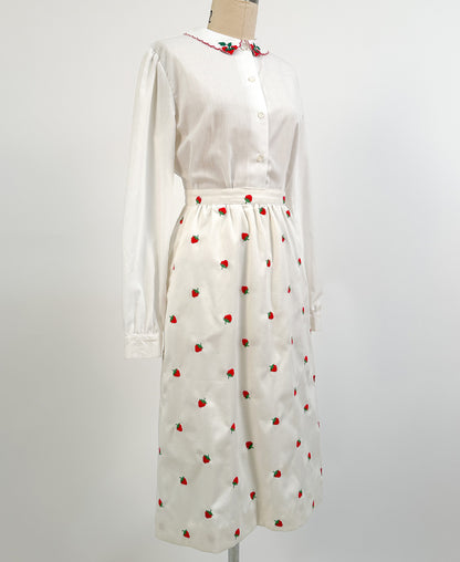 1960s Skirt with Embroidered Strawberries / Waist 26
