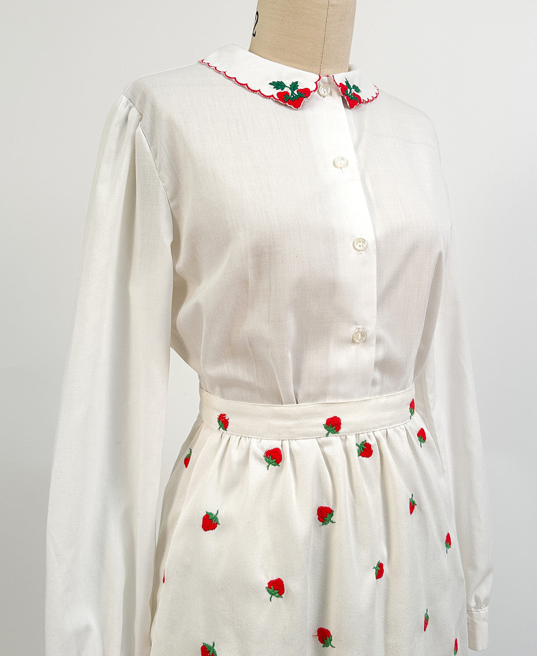 1960s Strawberry Cotton Button Up / Bust 36"