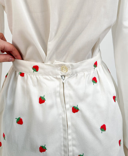 1960s Skirt with Embroidered Strawberries / Waist 26