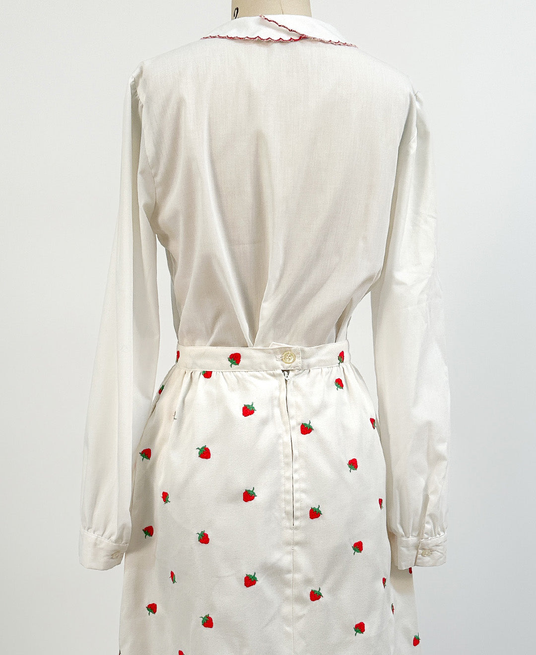 1960s Strawberry Cotton Button Up / Bust 36"