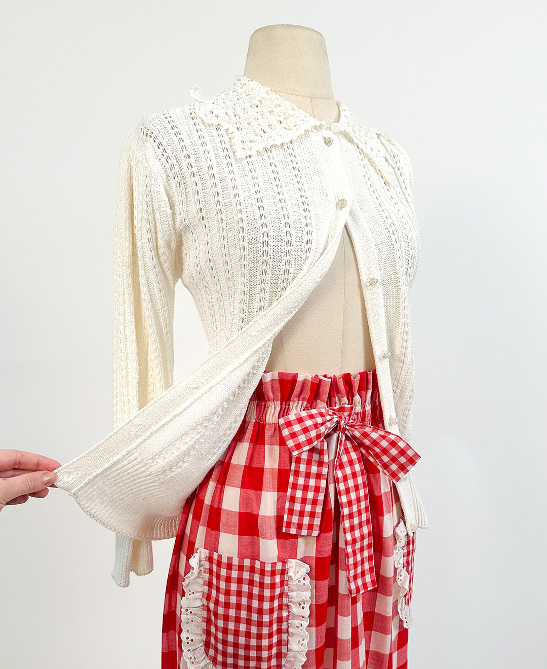 1990s White Cottage-Core Knitted Cardigan / Medium - Large