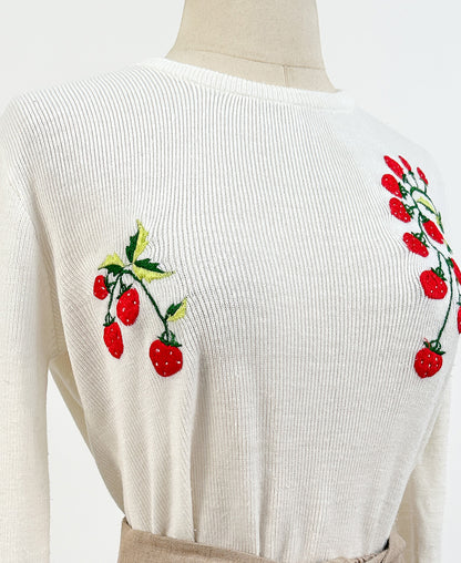 1960s Strawberry Sweater / Bust 36-40"