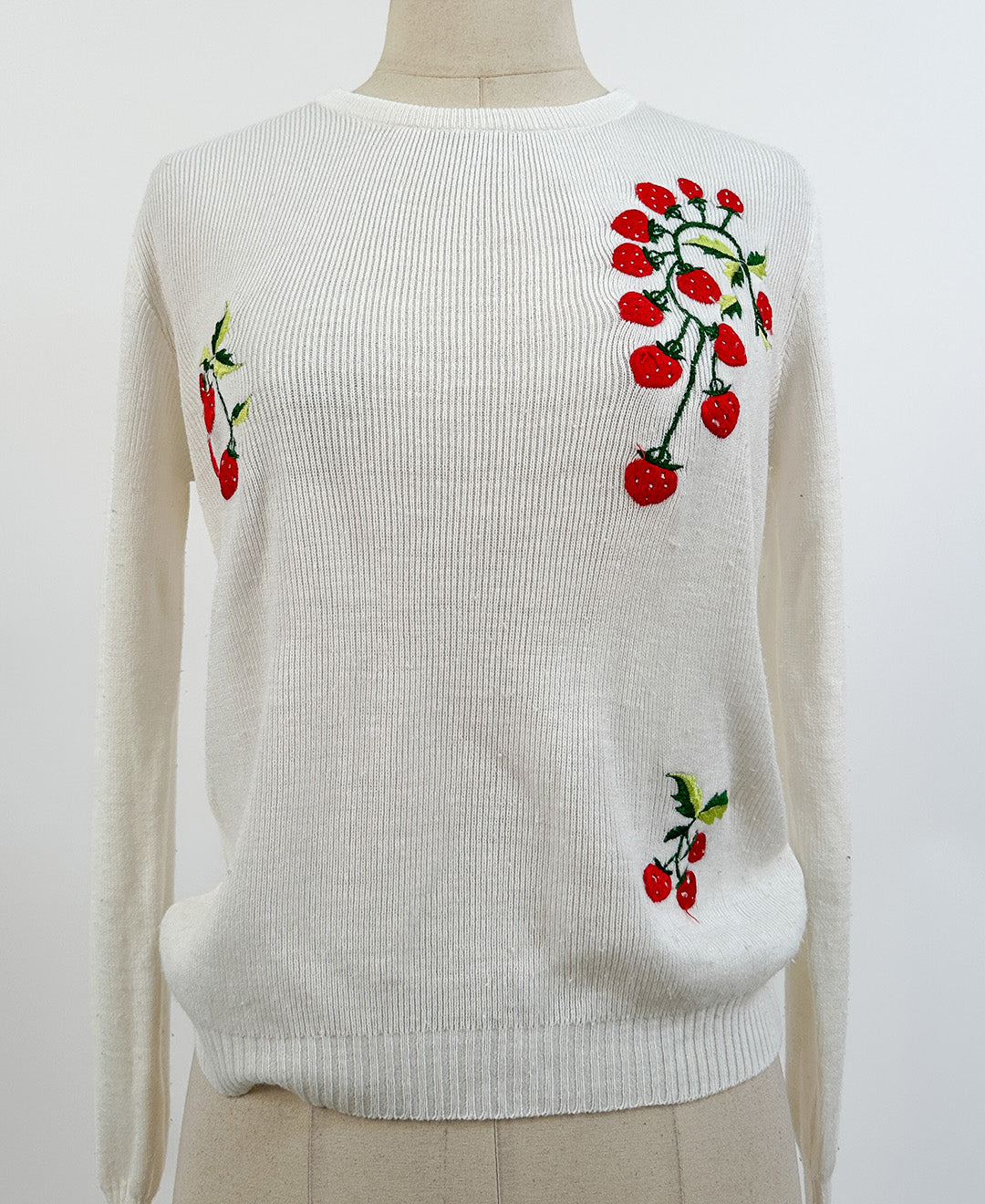 1960s Strawberry Sweater / Bust 36-40"