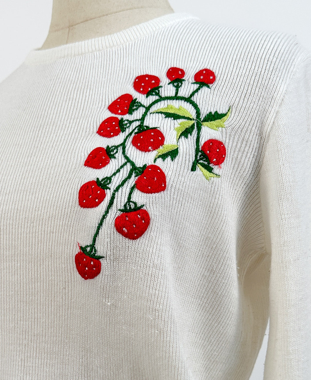1960s Strawberry Sweater / Bust 36-40"