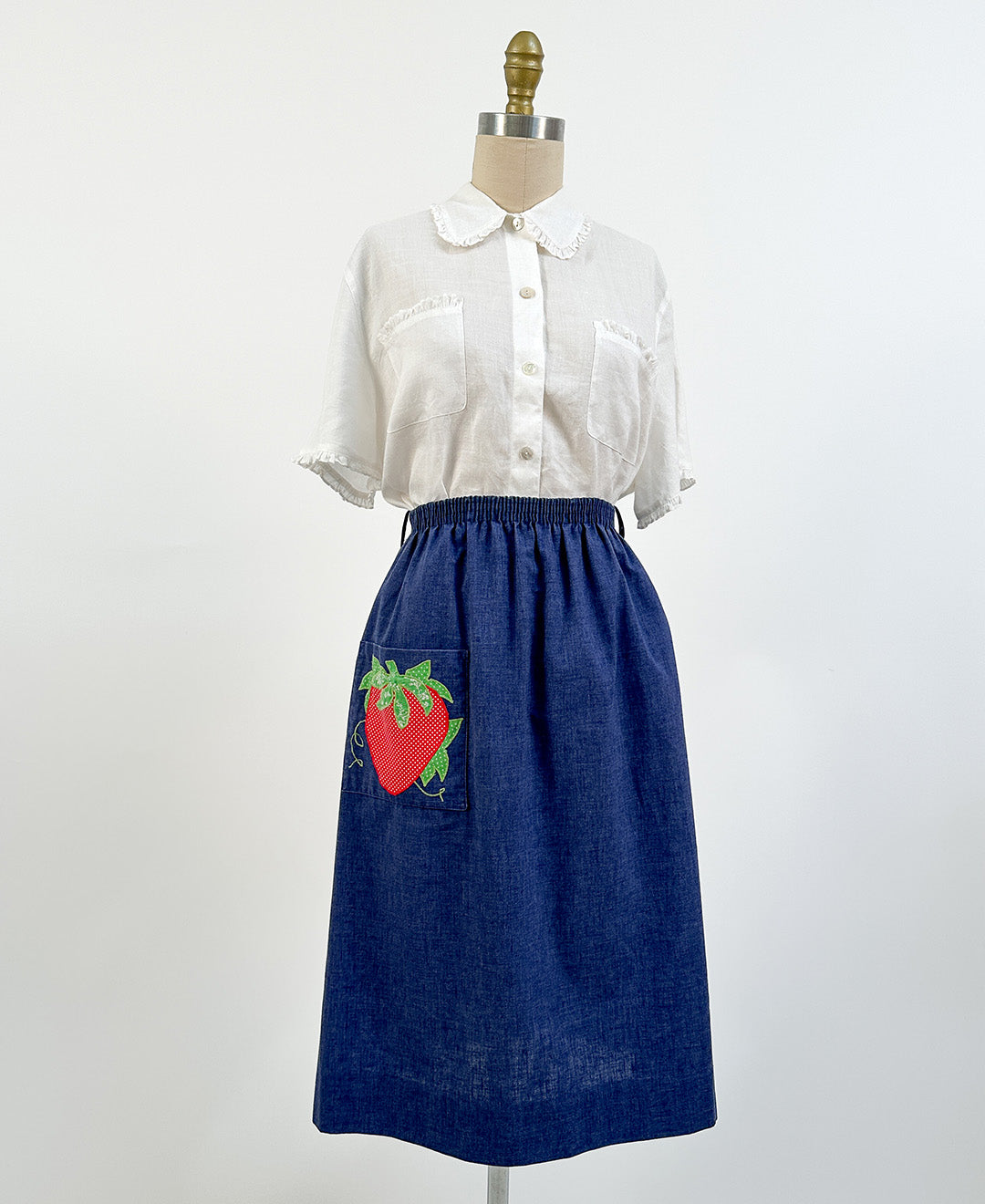 1960s Strawberry Skirt with Patch Pocket / Waist 26-36"