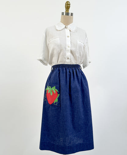 1960s Strawberry Skirt with Patch Pocket / Waist 26-36"