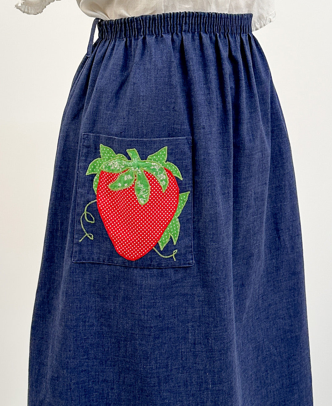 1960s Strawberry Skirt with Patch Pocket / Waist 26-36"