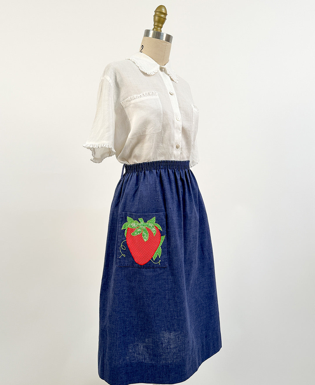 1960s Strawberry Skirt with Patch Pocket / Waist 26-36"