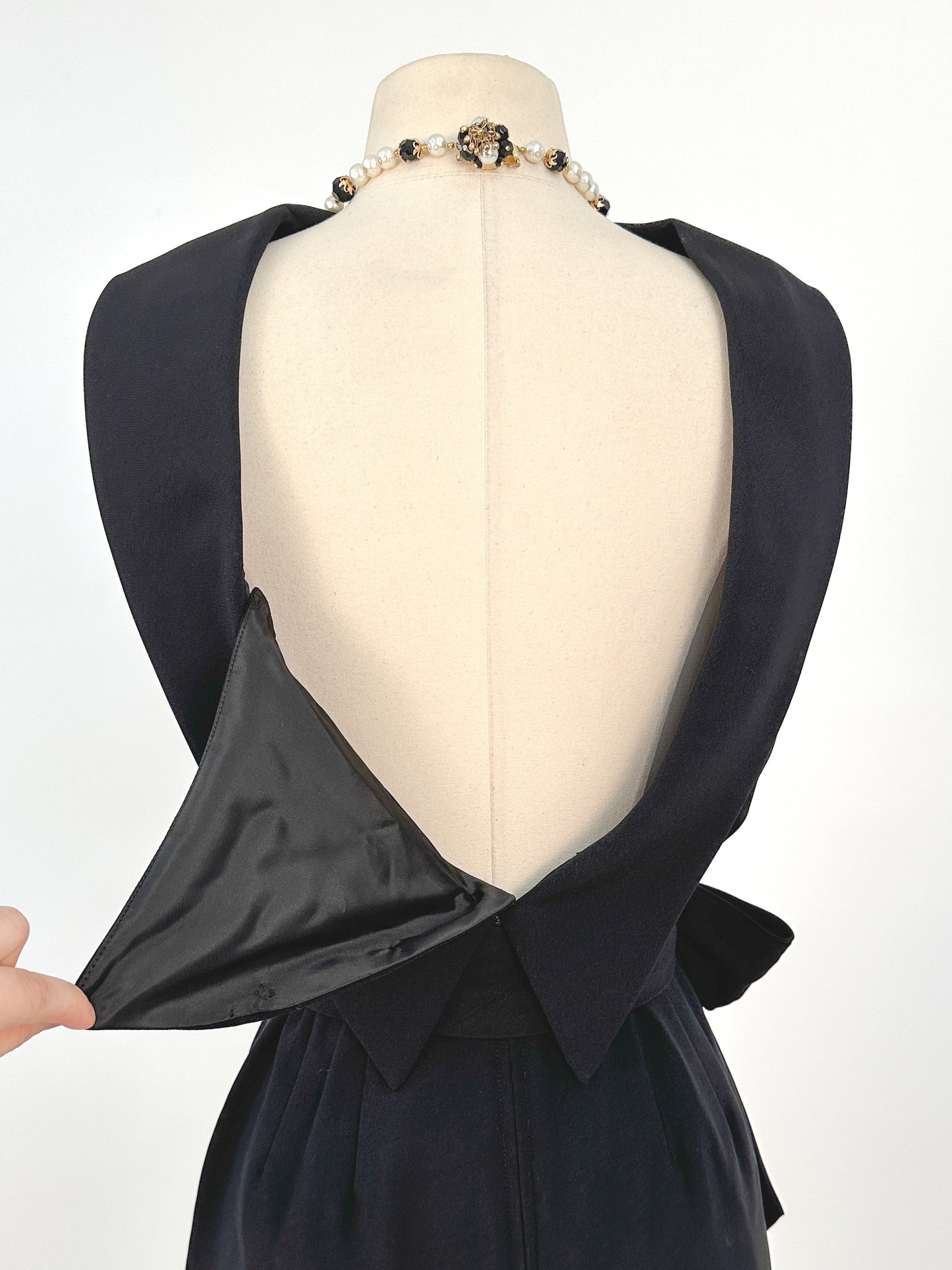 1960s Chic LBD with Glamorous Back / Waist 24