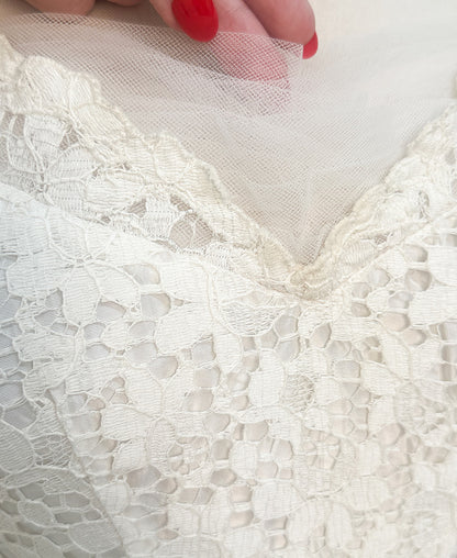 1950s Ivory Lace Wedding Dress with Illusion Neckline / Waist 26