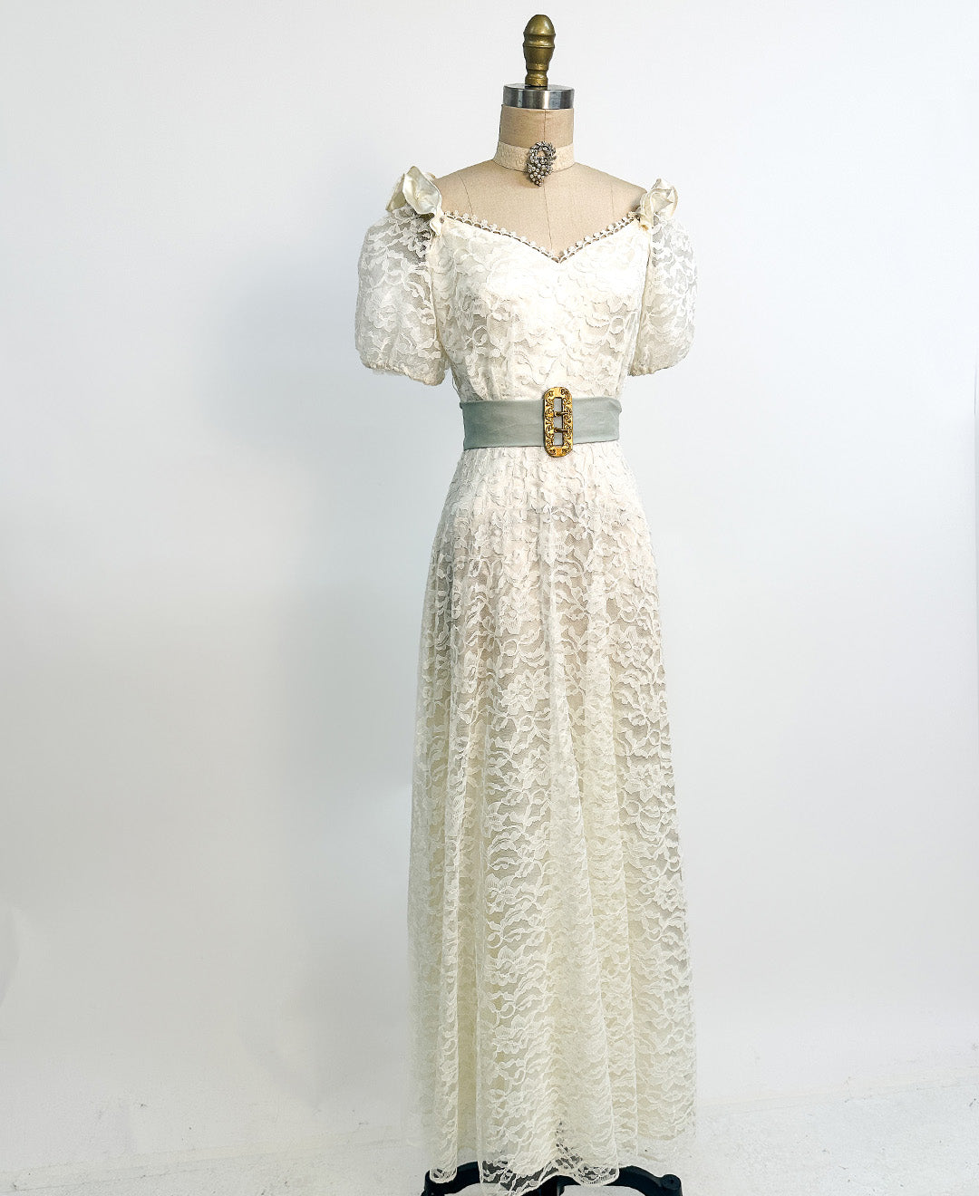 1970s White Lace Gown with Puffy Sleeves / Waist 26
