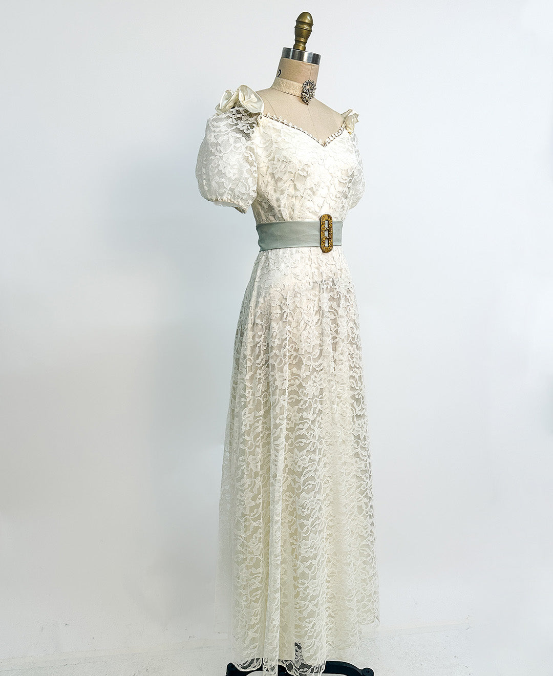 1970s White Lace Gown with Puffy Sleeves / Waist 26