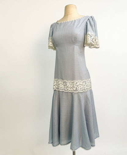 1960s Pale Blue Linen and Lace Dress / Bust 34-36"