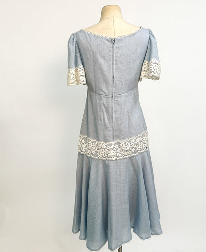 1960s Pale Blue Linen and Lace Dress / Bust 34-36"