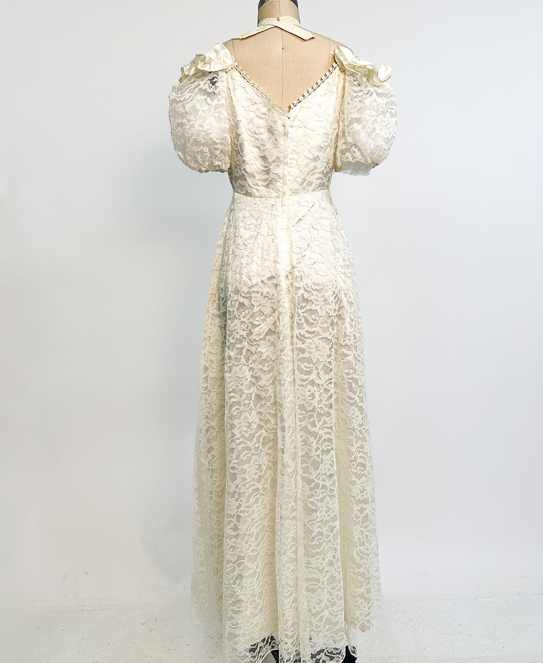 1970s White Lace Gown with Puffy Sleeves / Waist 26
