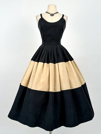 1950s Matching Two-Piece Top and Circle Skirt / Waist 26