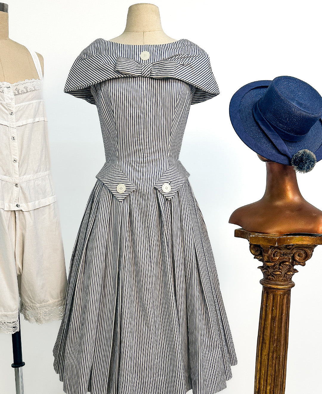 1950s Seersucker Dress by Suzy Perette / Waist 26