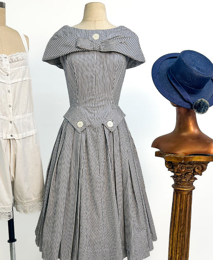 1950s Seersucker Dress by Suzy Perette / Waist 26