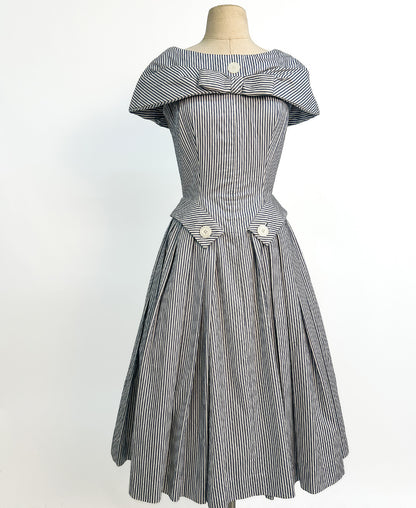1950s Seersucker Dress by Suzy Perette / Waist 26