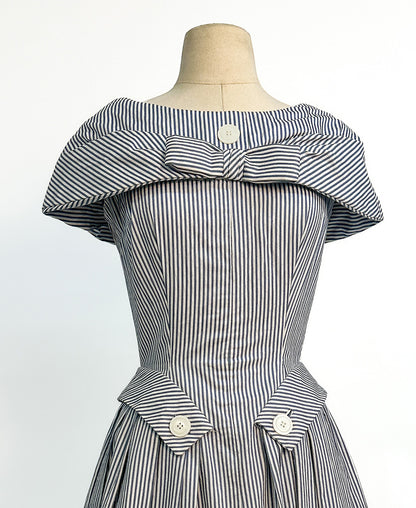 1950s Seersucker Dress by Suzy Perette / Waist 26
