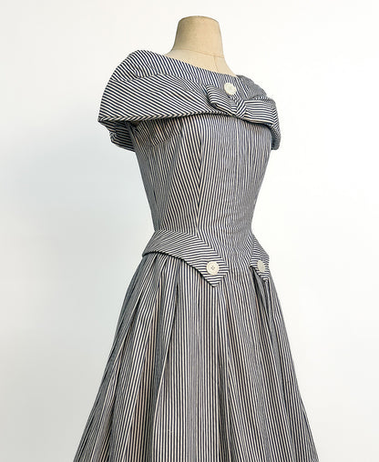 1950s Seersucker Dress by Suzy Perette / Waist 26