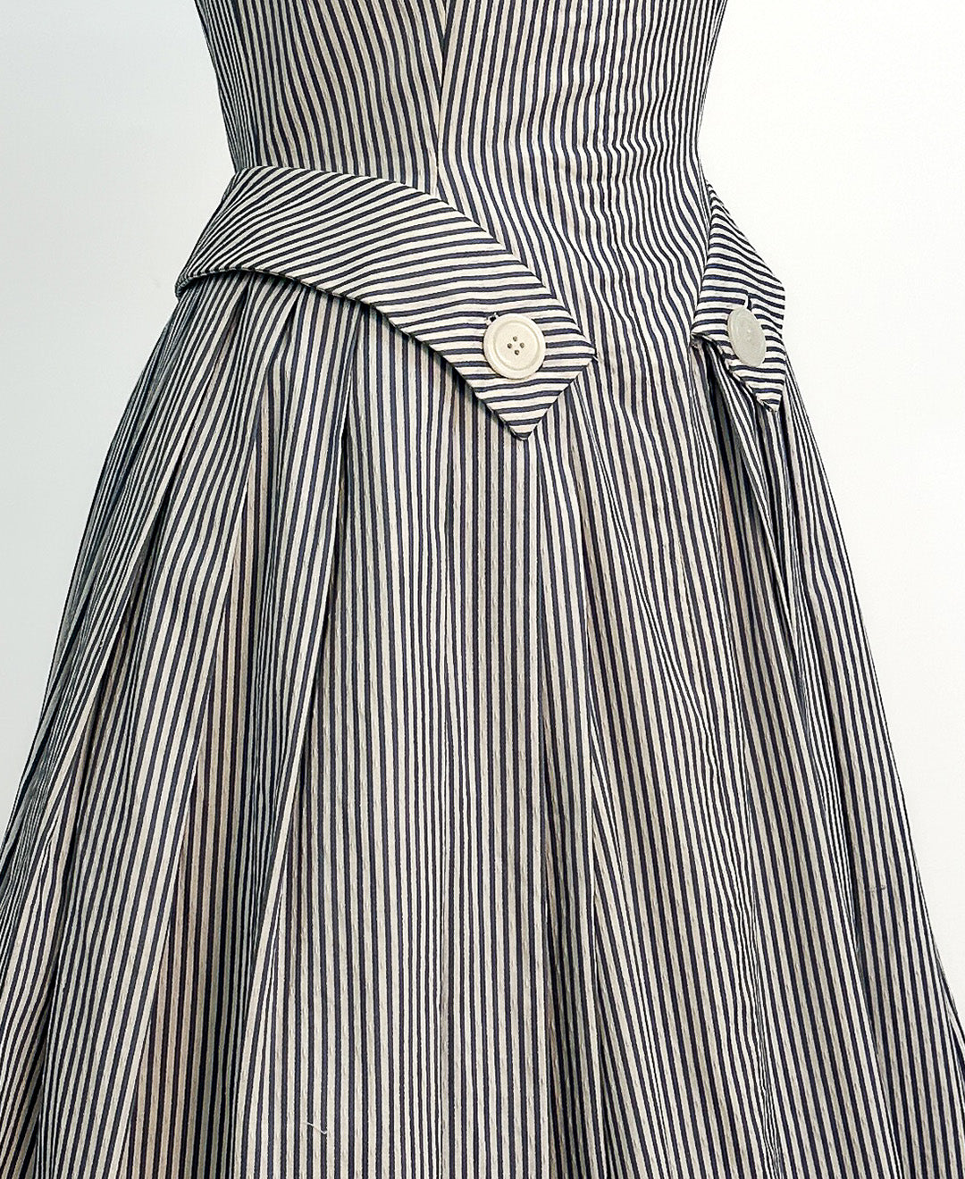 1950s Seersucker Dress by Suzy Perette / Waist 26