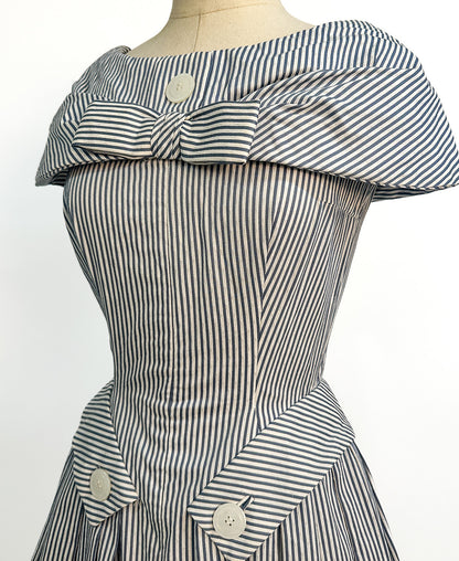 1950s Seersucker Dress by Suzy Perette / Waist 26