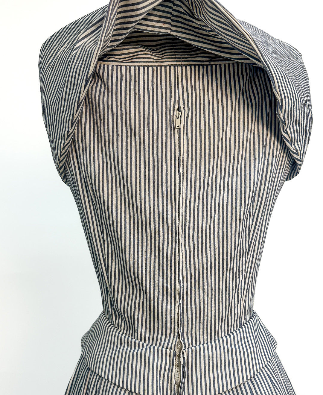 1950s Seersucker Dress by Suzy Perette / Waist 26