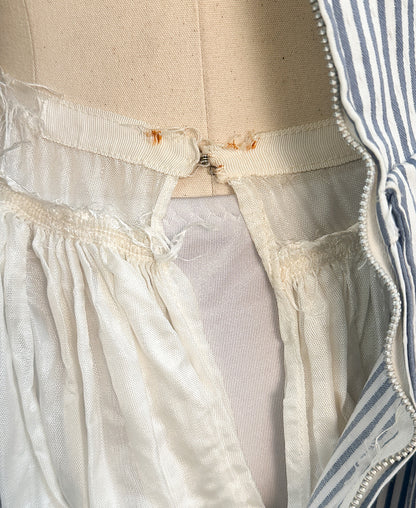 1950s Seersucker Dress by Suzy Perette / Waist 26