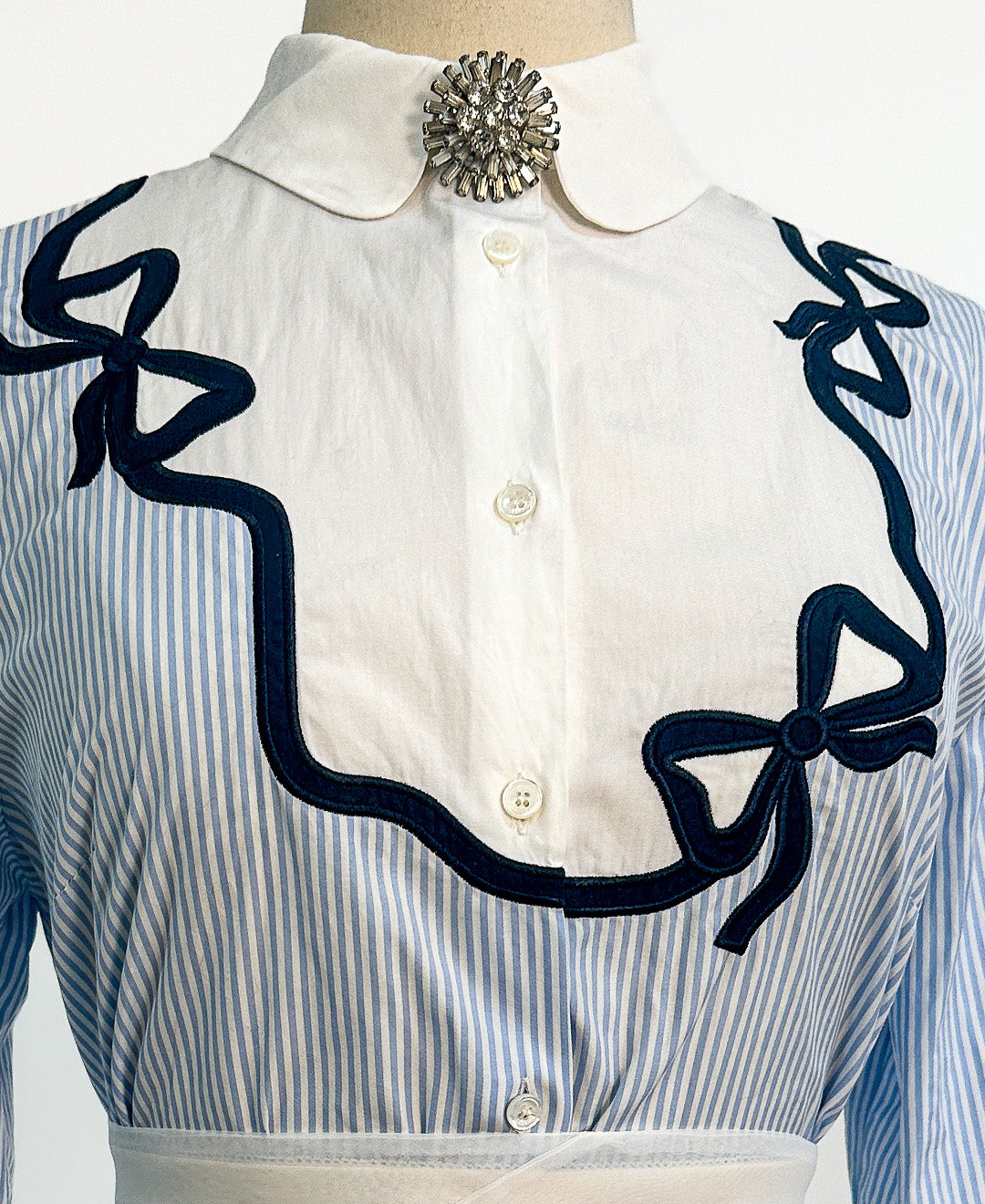 00s Cotton Pinstriped Button Up with Bows / Bust 36