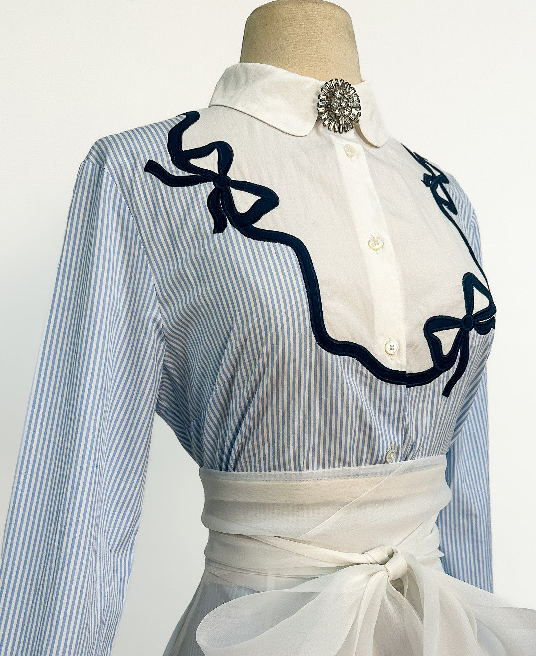 00s Cotton Pinstriped Button Up with Bows / Bust 36