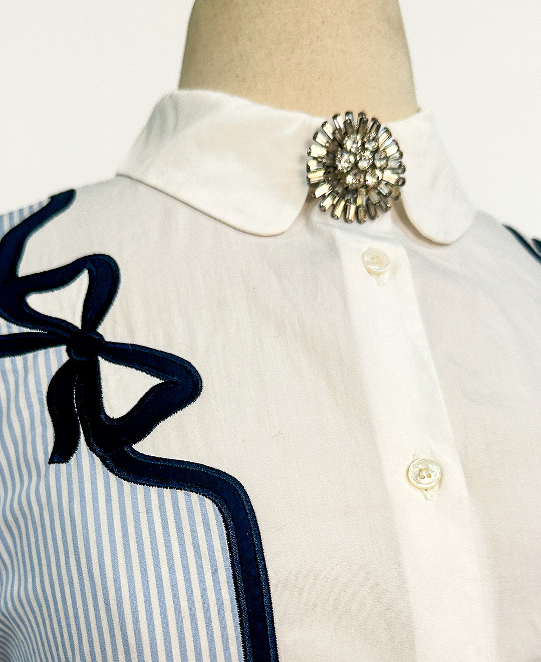 00s Cotton Pinstriped Button Up with Bows / Bust 36