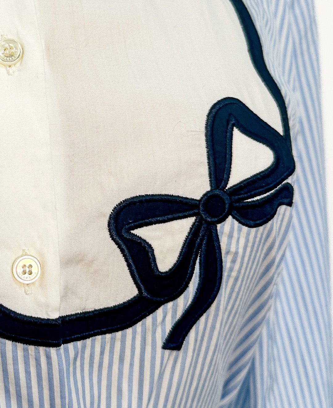 00s Cotton Pinstriped Button Up with Bows / Bust 36