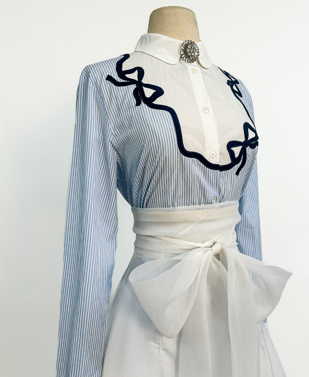 00s Cotton Pinstriped Button Up with Bows / Bust 36