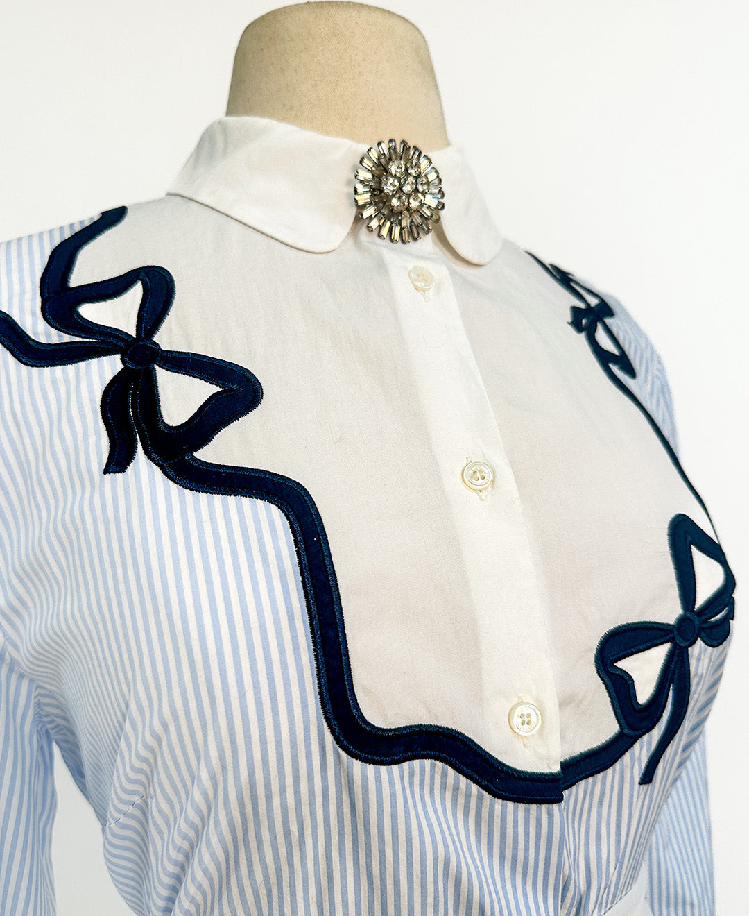 00s Cotton Pinstriped Button Up with Bows / Bust 36