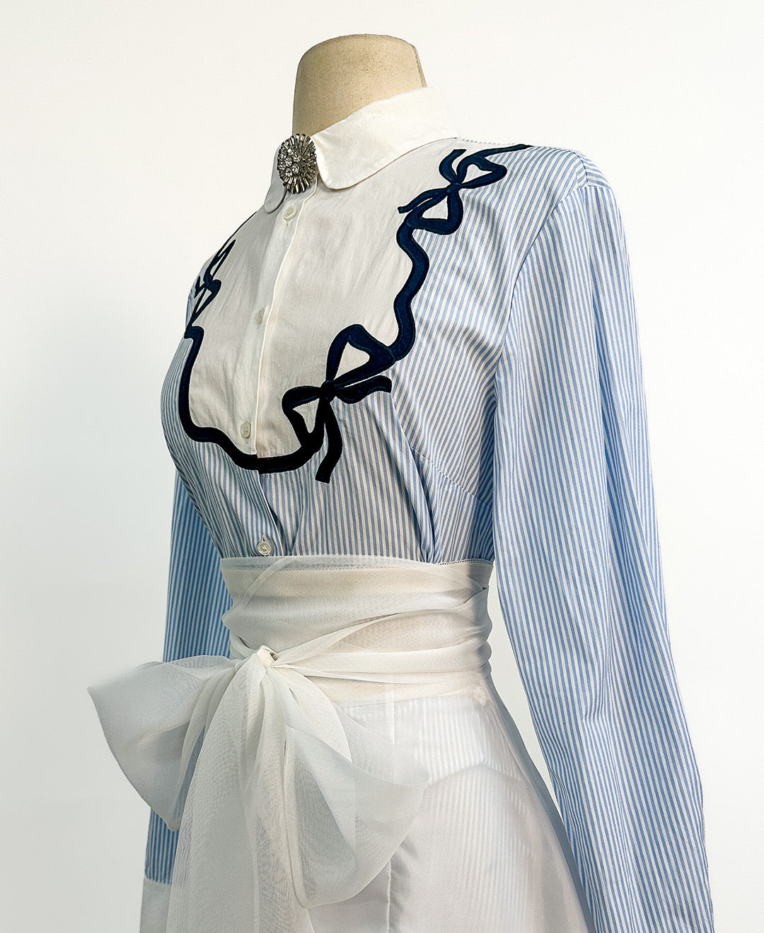 00s Cotton Pinstriped Button Up with Bows / Bust 36