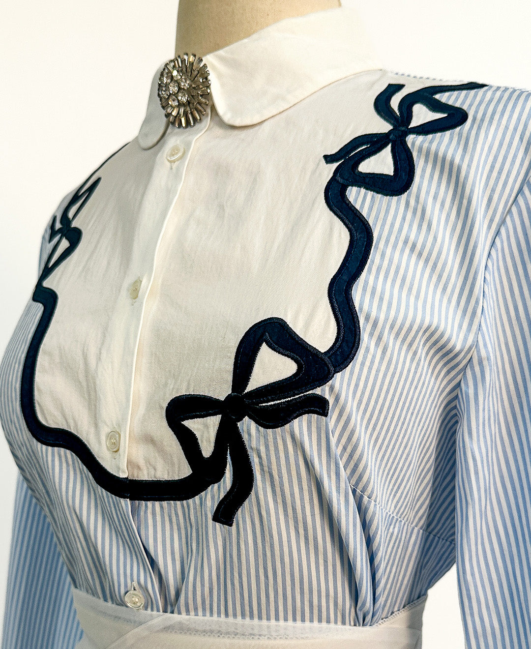 00s Cotton Pinstriped Button Up with Bows / Bust 36