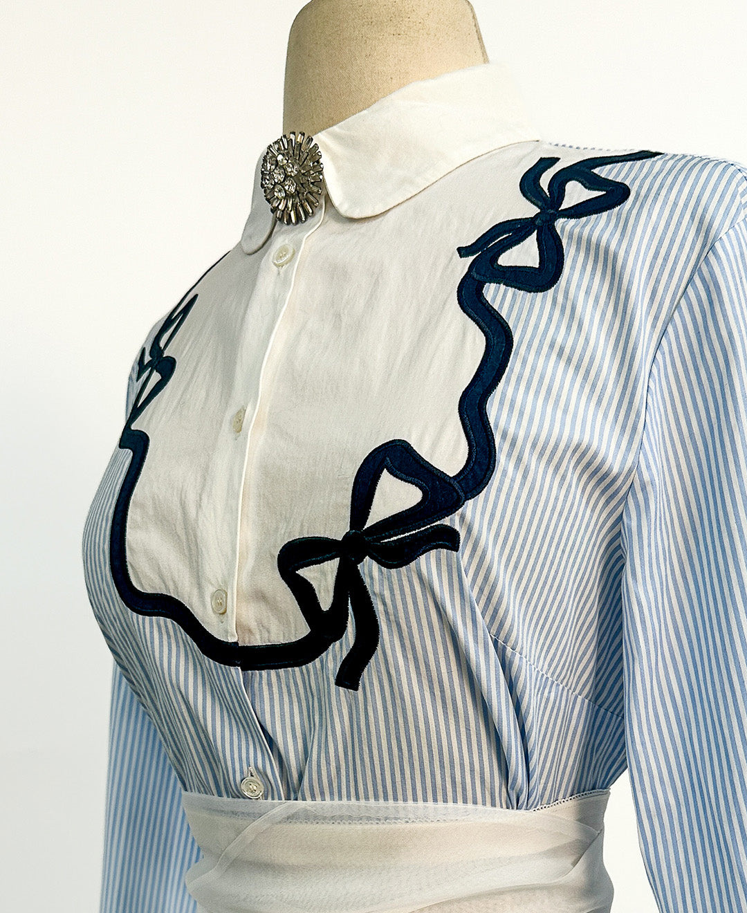 00s Cotton Pinstriped Button Up with Bows / Bust 36