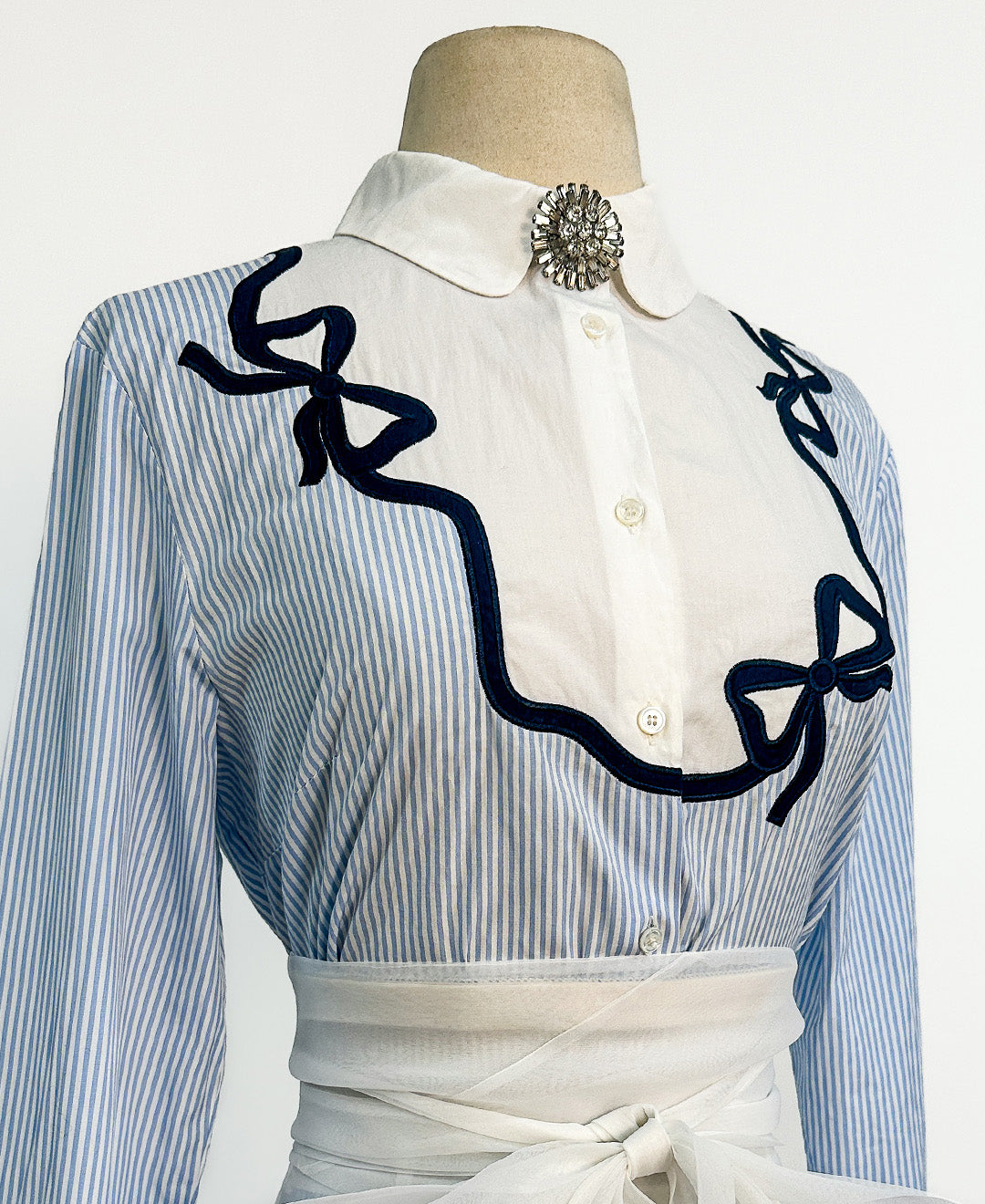 00s Cotton Pinstriped Button Up with Bows / Bust 36