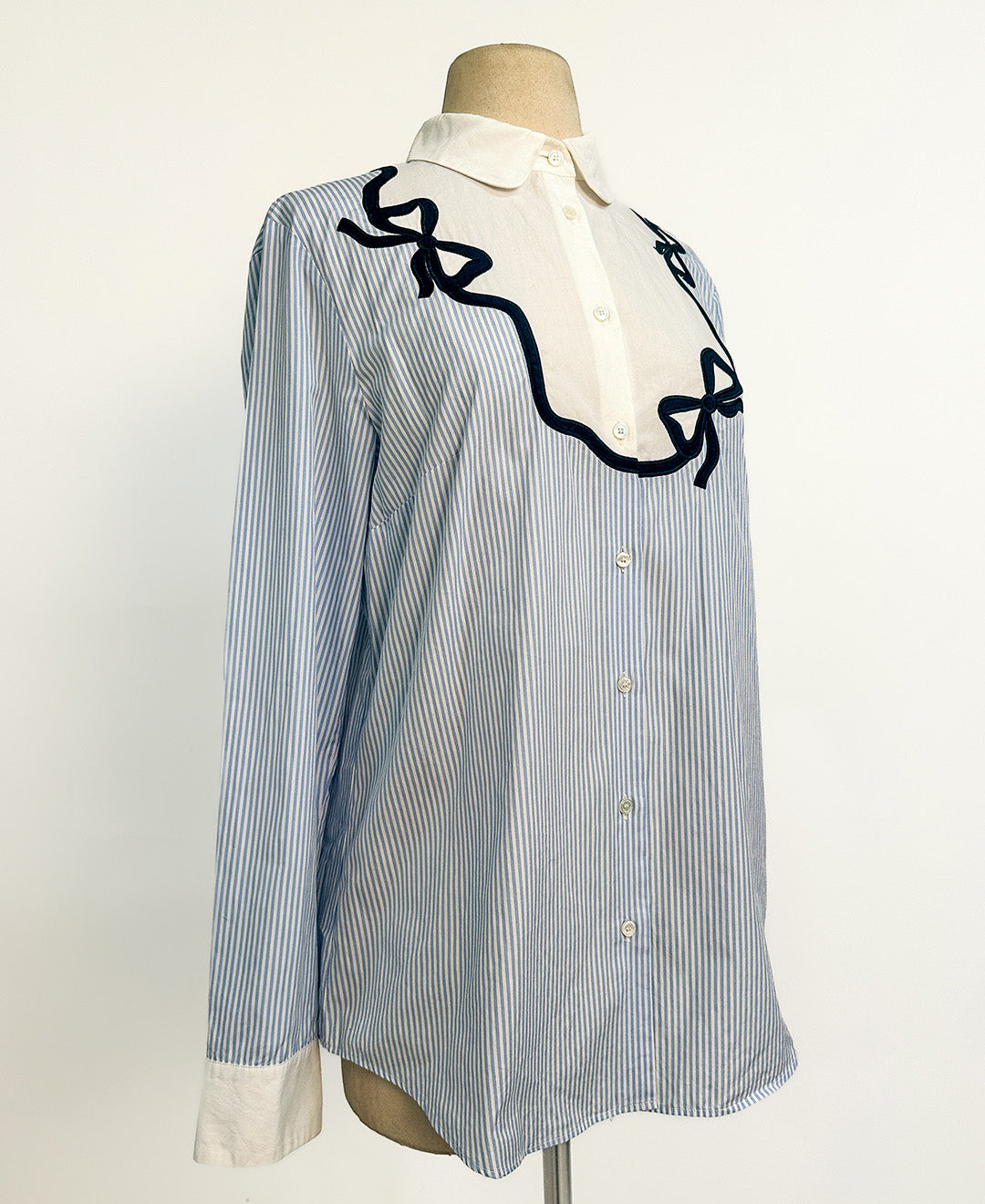00s Cotton Pinstriped Button Up with Bows / Bust 36