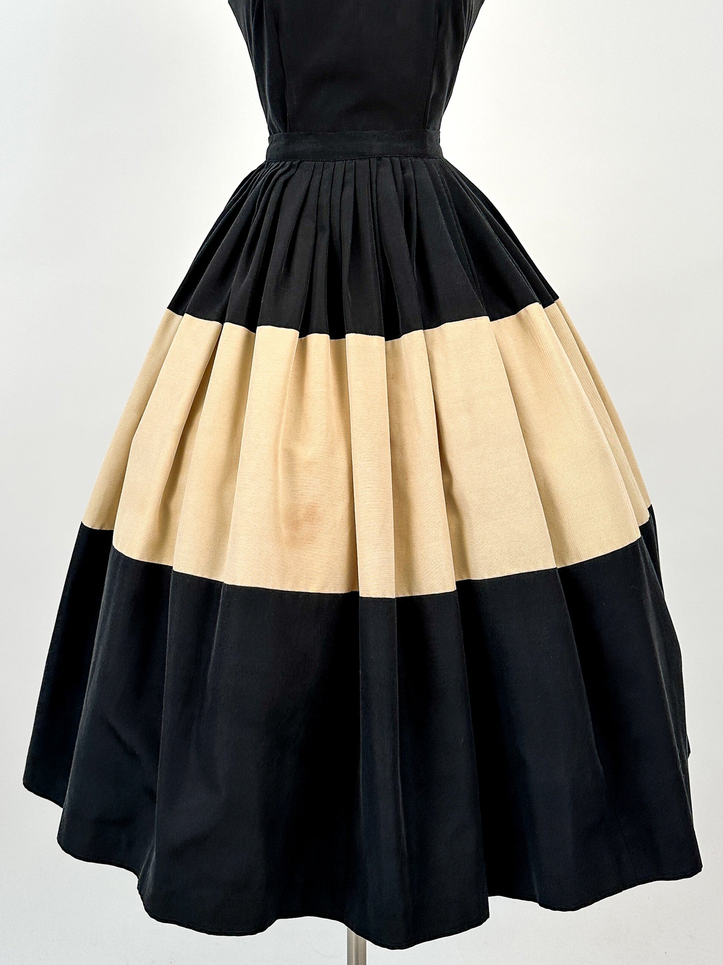 1950s Matching Two-Piece Top and Circle Skirt / Waist 26