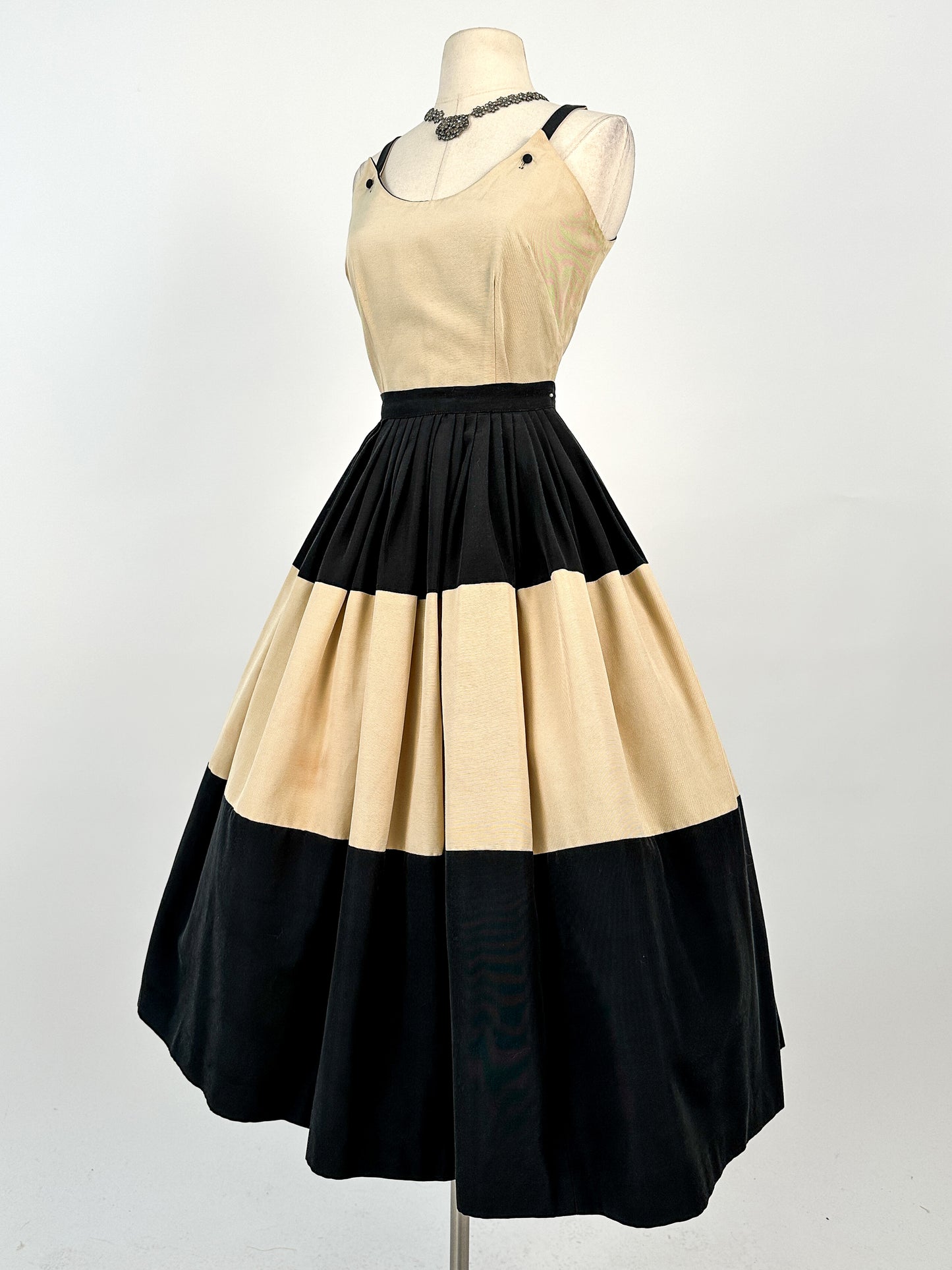 1950s Matching Two-Piece Top and Circle Skirt / Waist 26