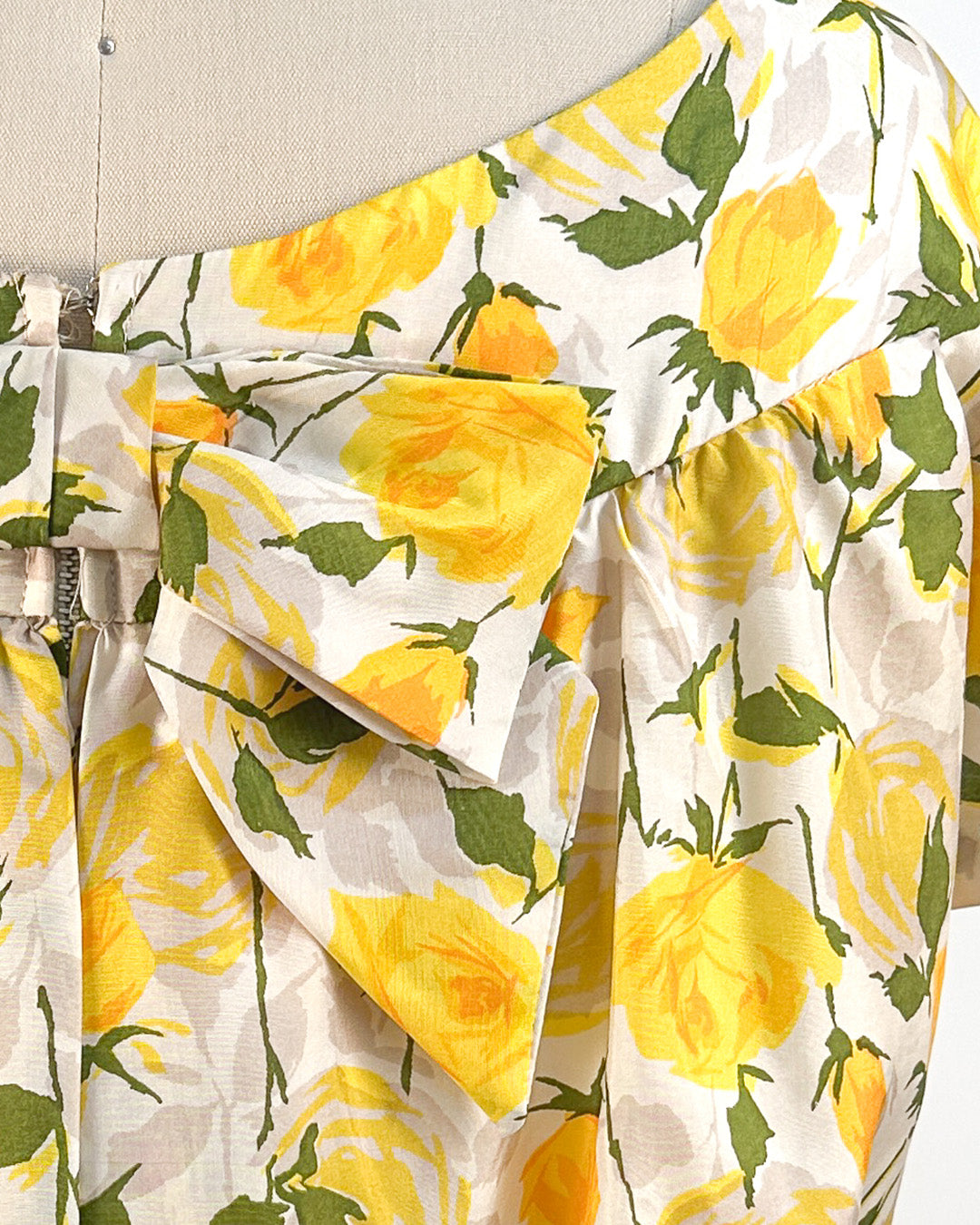 1950s Yellow Rose Wiggle Dress / Waist 28