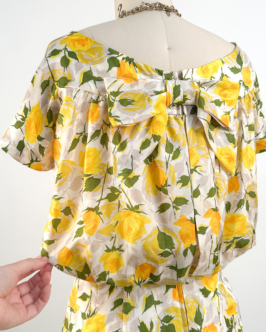 1950s Yellow Rose Wiggle Dress / Waist 28