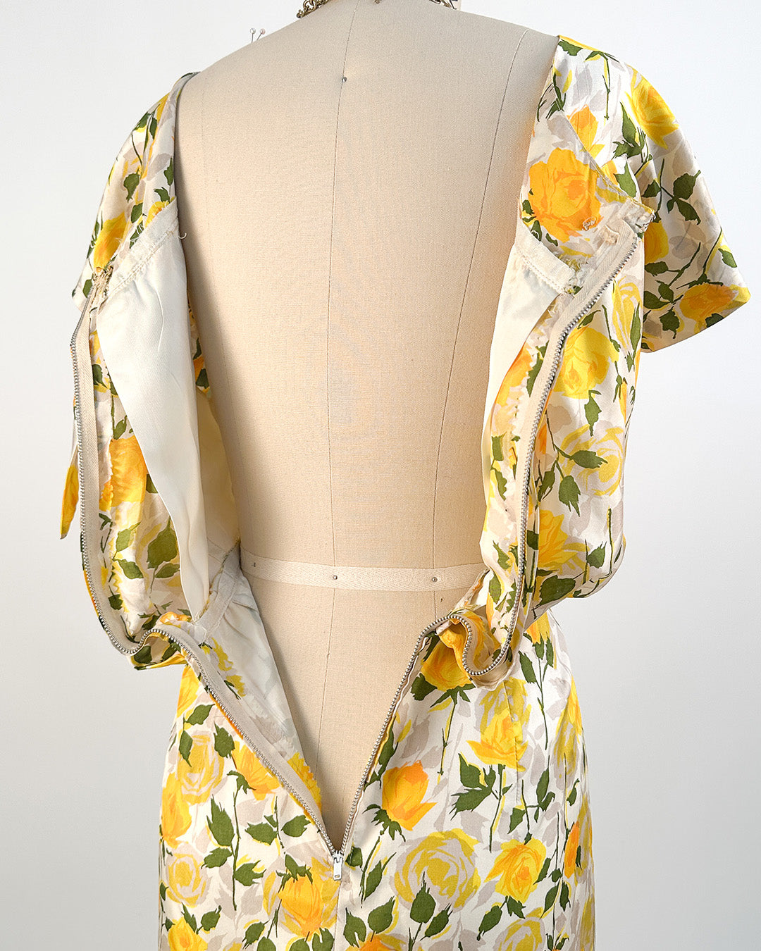 1950s Yellow Rose Wiggle Dress / Waist 28