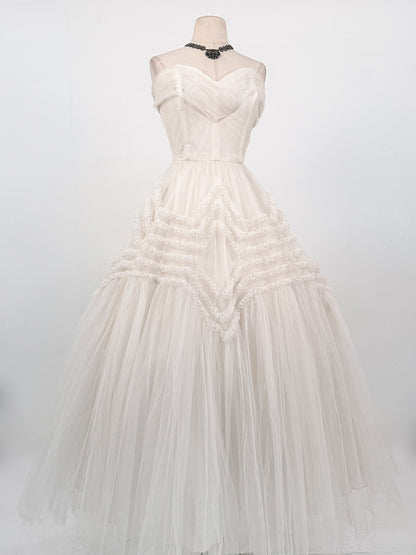 Dreamy 1950s Cloud White Tulle Gown / Waist 25