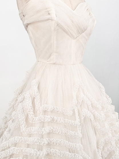 Dreamy 1950s Cloud White Tulle Gown / Waist 25