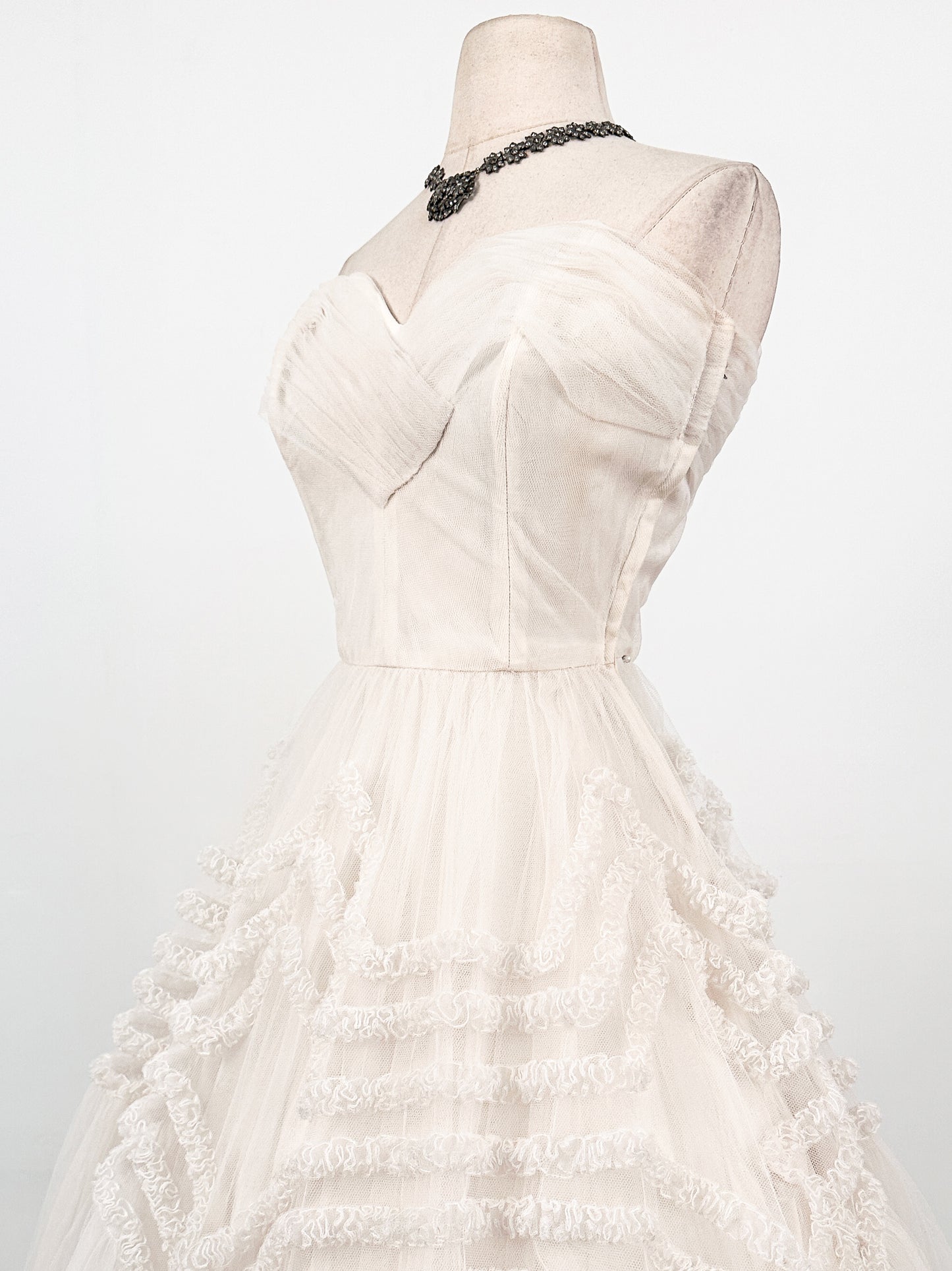 Dreamy 1950s Cloud White Tulle Gown / Waist 25